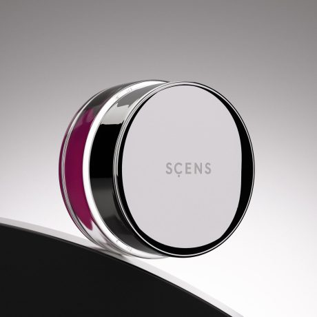 Kiss & Cheeks Scens bálsamo labial y colorete en crema natural 2 en 1 disponible en tonos Rose, Fuchsia y Coral para labios y mejillas.